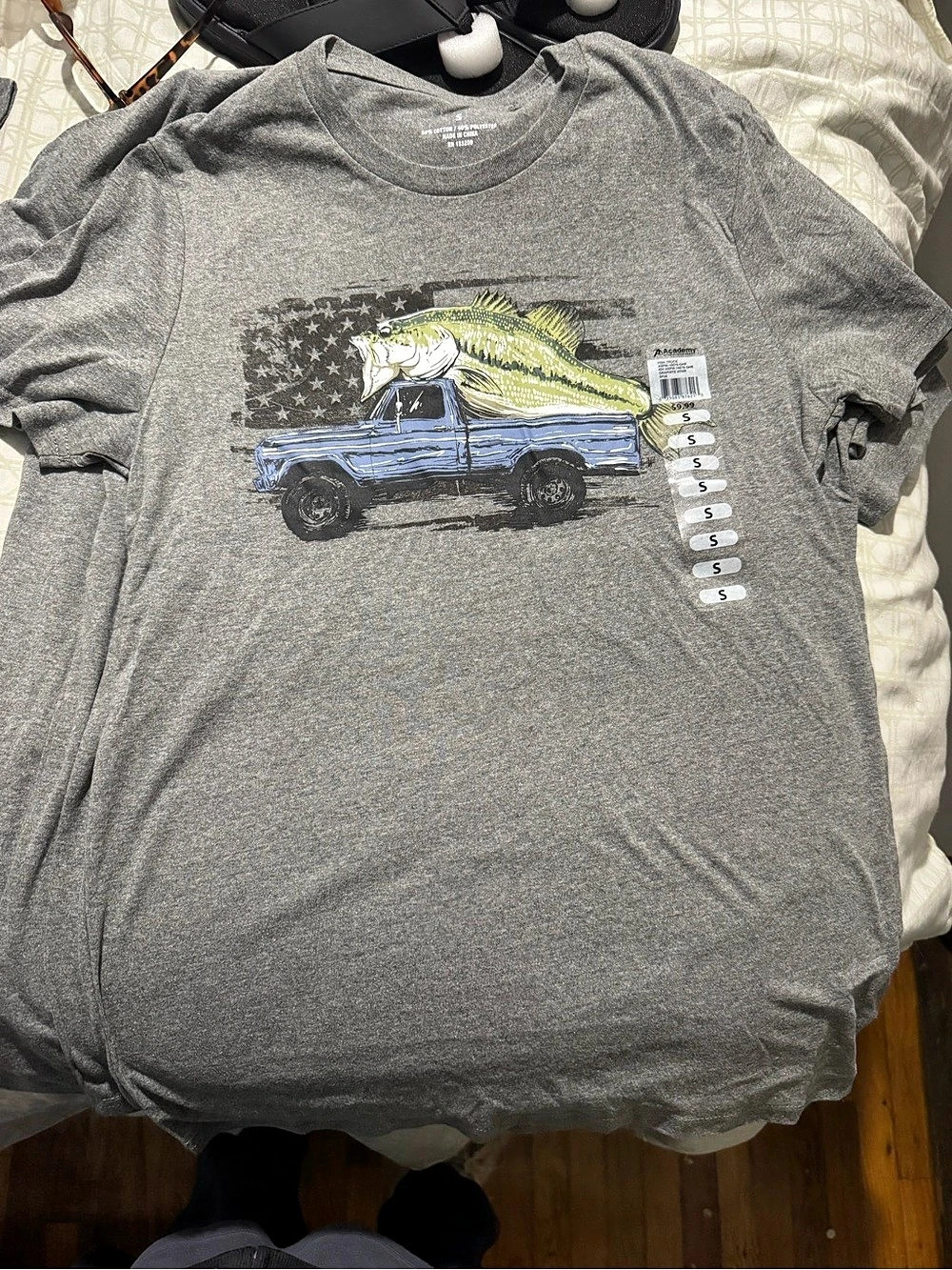 Academy Sports + Outdoors Men'Small Fish Truck Graphic T-Shirt Small